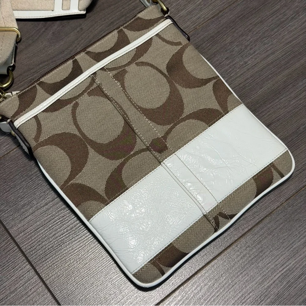 Coach vintage Signature Brown and Cream Crossbody Bag - Picture 2 of 10